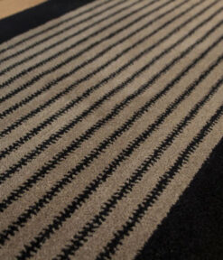 Axminster Scale runner, Zip I. Nero, Grigio