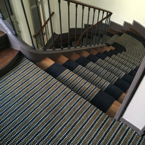 Tapis en laine Axminster, PNUK. Noir, crème, or foncé