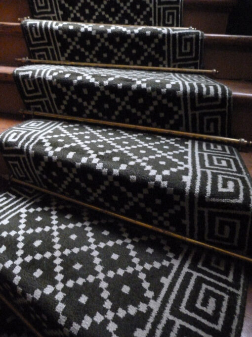 Bespoke wool carpets, Trellis with Greek Key Border - Black & Grey