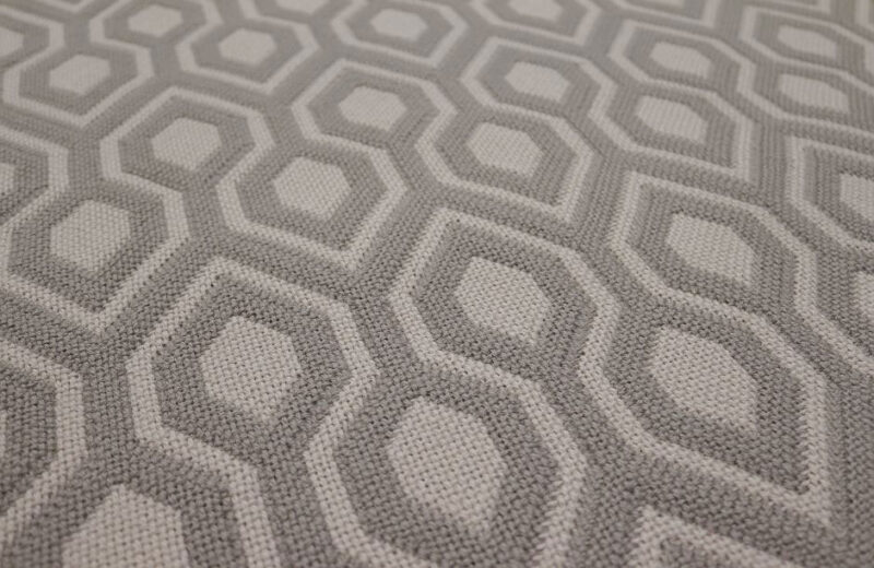 Passage d'escalier, Tissé plat, Hex. Pebble/Ivory