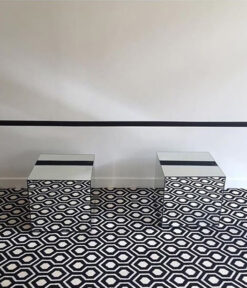 Tapis en laine à tissage plat, hexagone jacquard. Noir et blanc