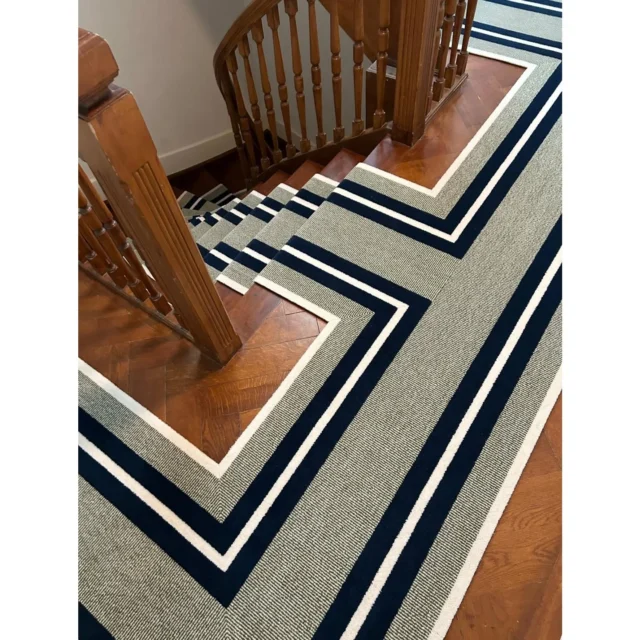 Our Winston Collection: Choose any design starting from 20m2. Ideal for stair runner, rugs and carpets. Customise your look by selecting colours from our colour palettes.

Notre collection Winston: choisissez n'importe quel design à partir de seulement 20m2. Idéal pour les passage d'escalier, tapis et moquette. Personnalisez a vos envies en sélectionnant des couleurs parmi nos palettes.

by @ateliercarre