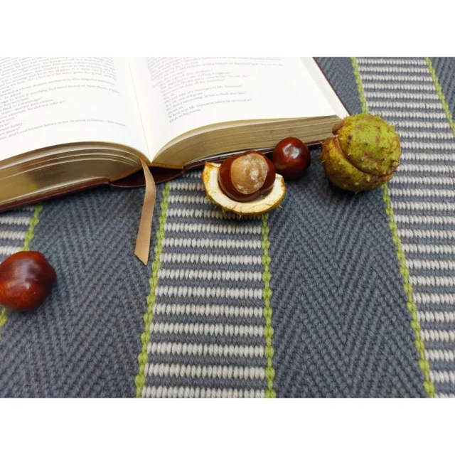 Introducing our Greta - GR06 Lead, the latest addition to our beloved Greta Collection.

A vibrant flatweave that combines a warm lead tone for a truly striking look.

Crafted in United Kingdom from 100% wool, it exudes both quality and style, making it perfect choice for elevating any space.

Perfect as a stair runner or rug.
In stock.

#flateweave #madeinuk🇬🇧 #stairrunner #tapis #interiordesign #wool