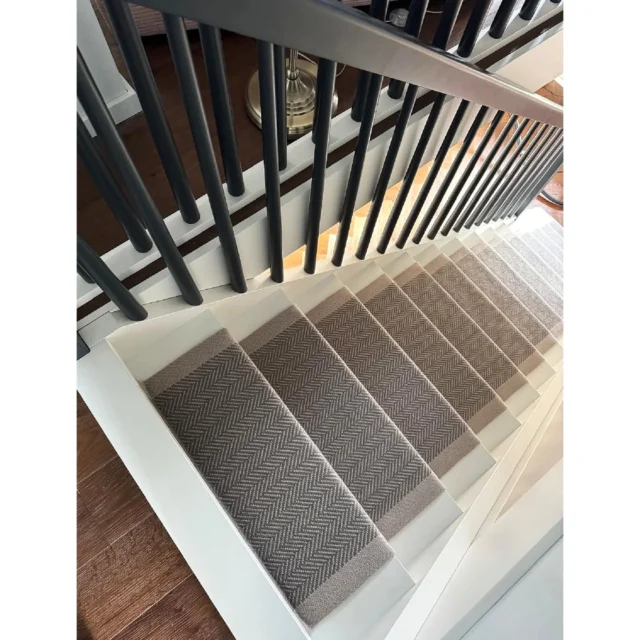 Make your home elegant with our herringbone Lt Grey & Nickel border runner. A chic and stylish addition that brings a touch of sophistication to every step.

In stock
100% wool
Made in Great Britain

#runner #wool #hartleyandtissier